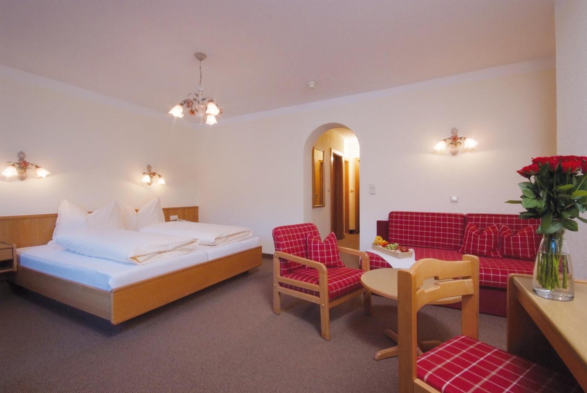 Hotel Zum Lamm Тарренц Экстерьер фото